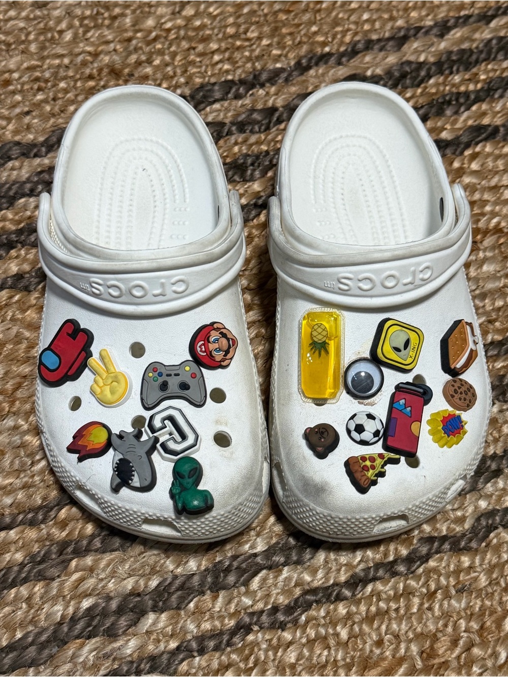 Crocs White + Jibbitz (18) - Size J2
